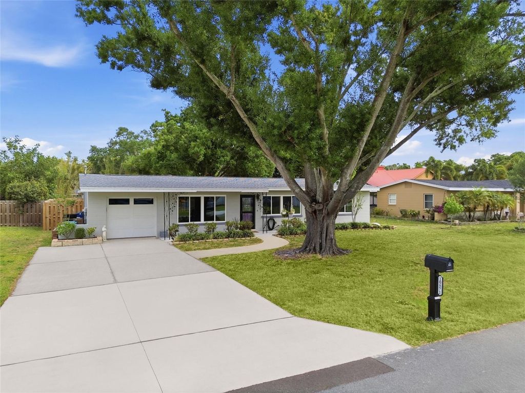 Photo of 10871 Grove Terrace, Seminole, FL 33772 (MLS # TB8495423)