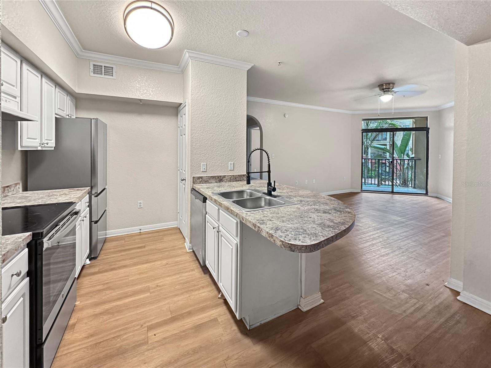 911 N ORANGE AVENUE 232