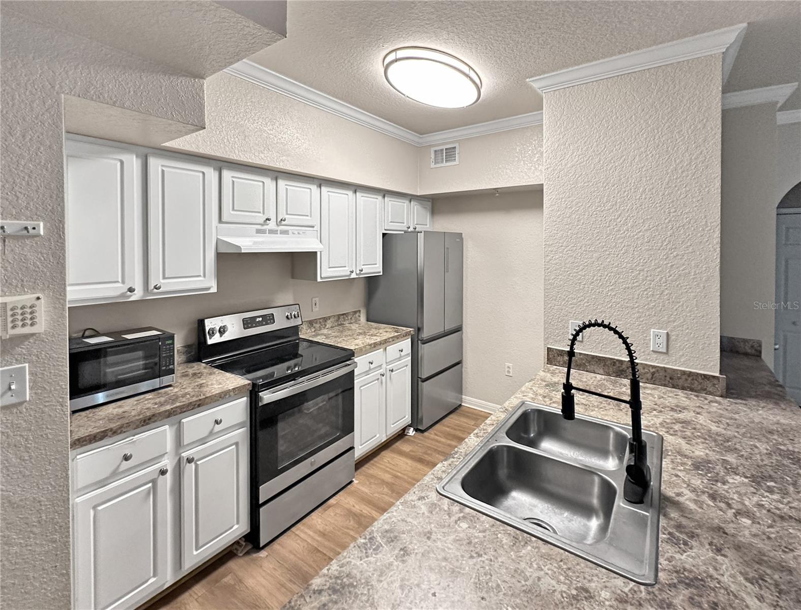 911 N ORANGE AVENUE 232