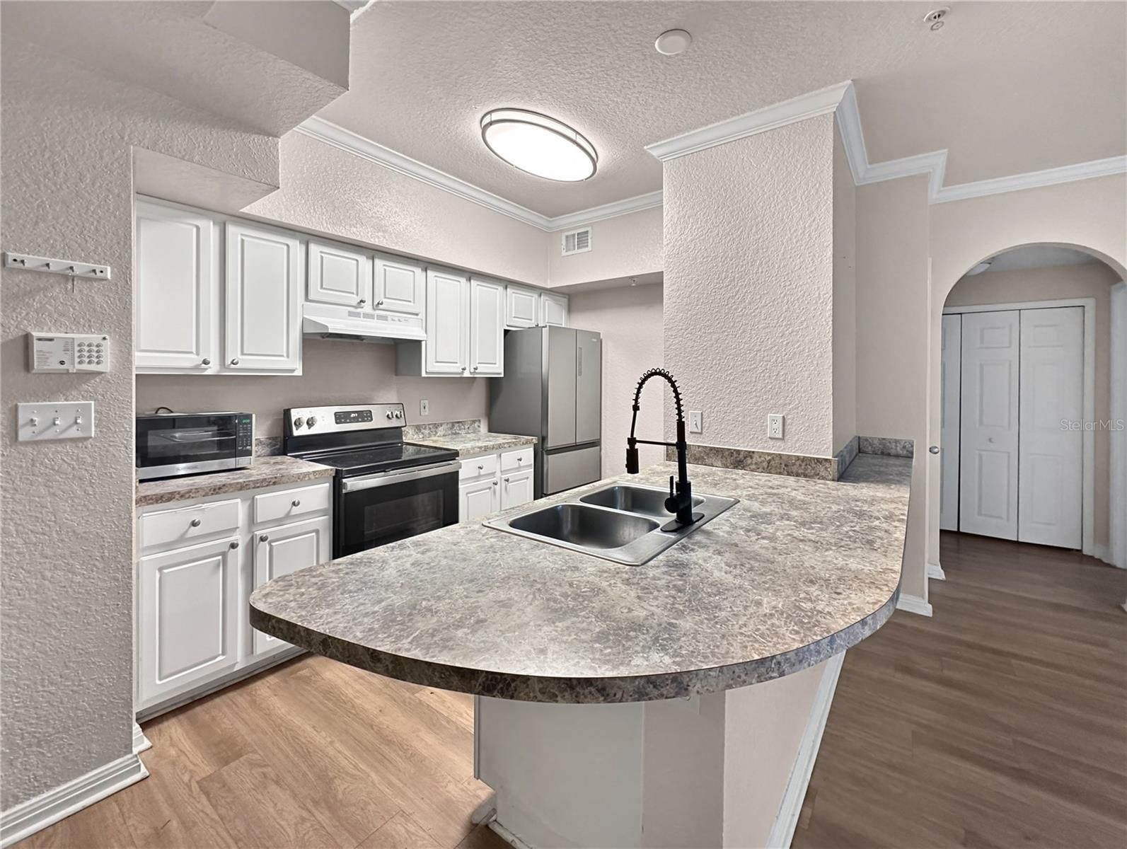911 N ORANGE AVENUE 232
