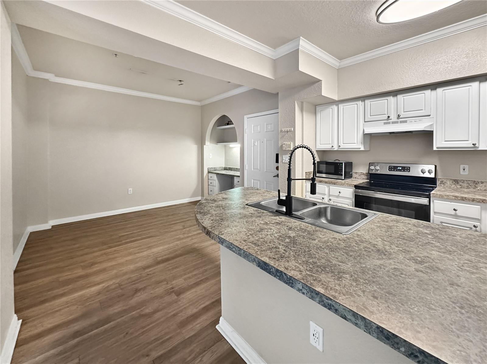 911 N ORANGE AVENUE 232