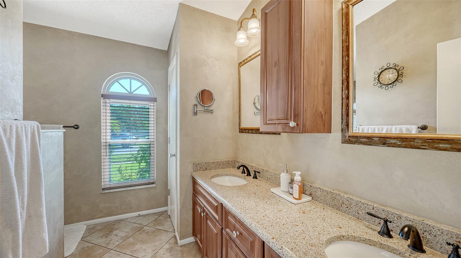 COLONIAL OAKS - Residential Lease