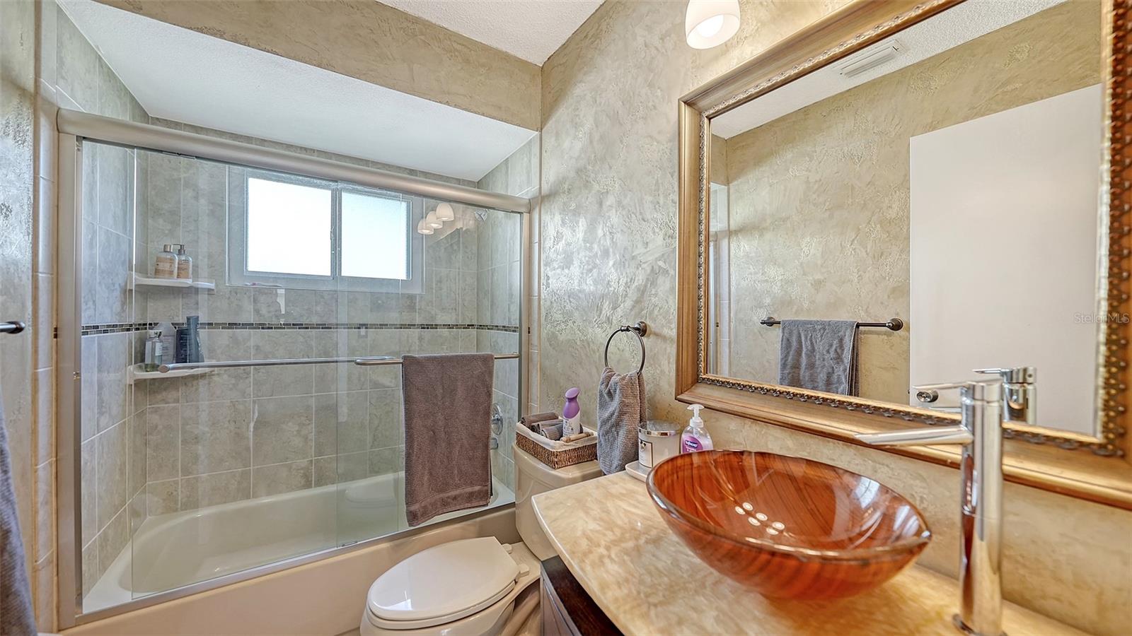 COLONIAL OAKS - Residential Lease