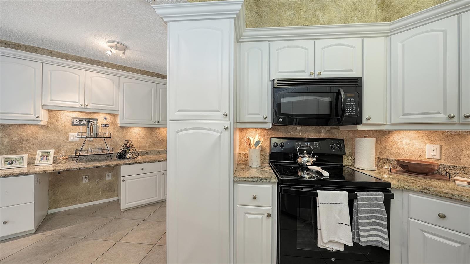 COLONIAL OAKS - Residential Lease