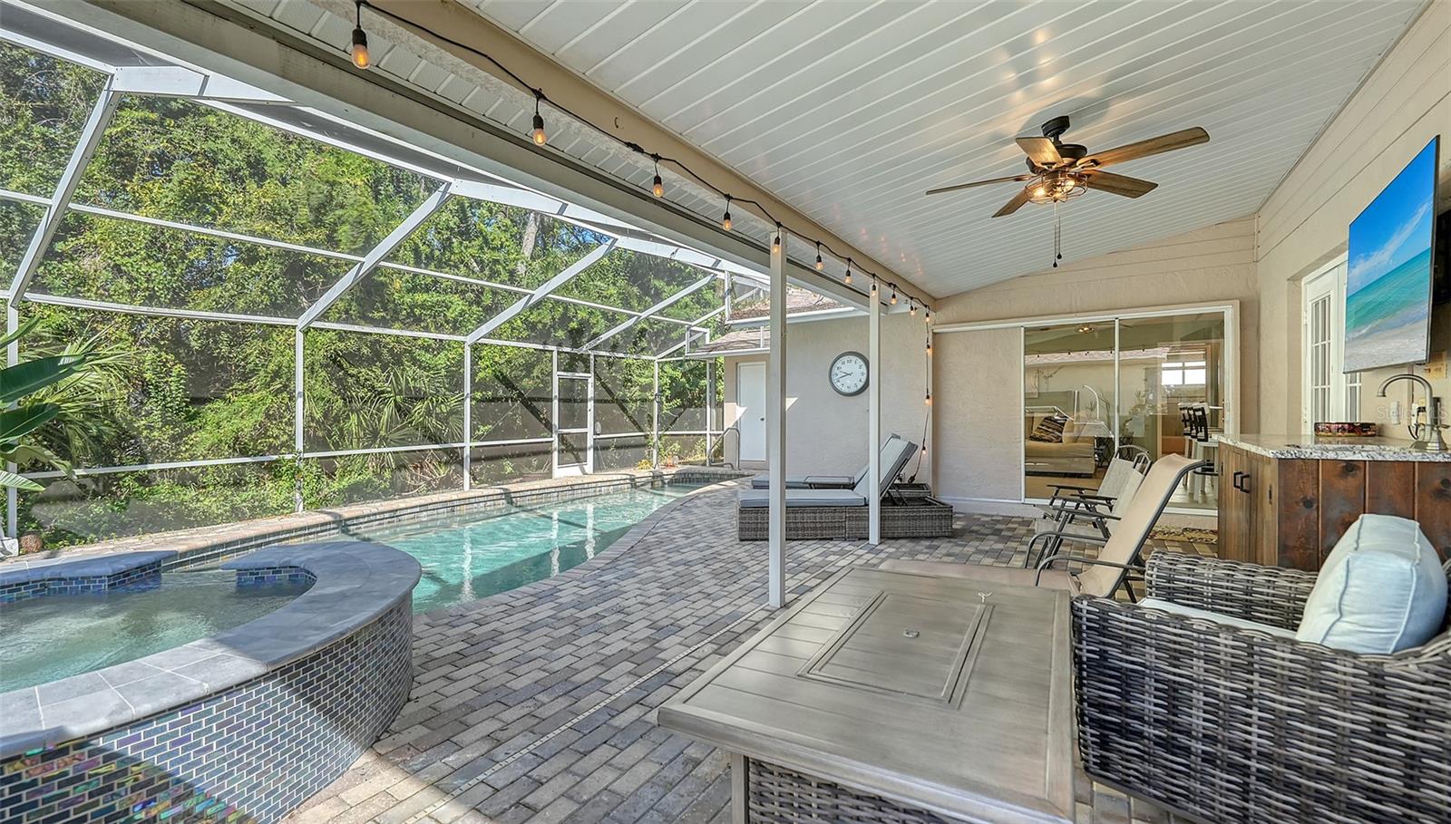 COLONIAL OAKS - Residential Lease