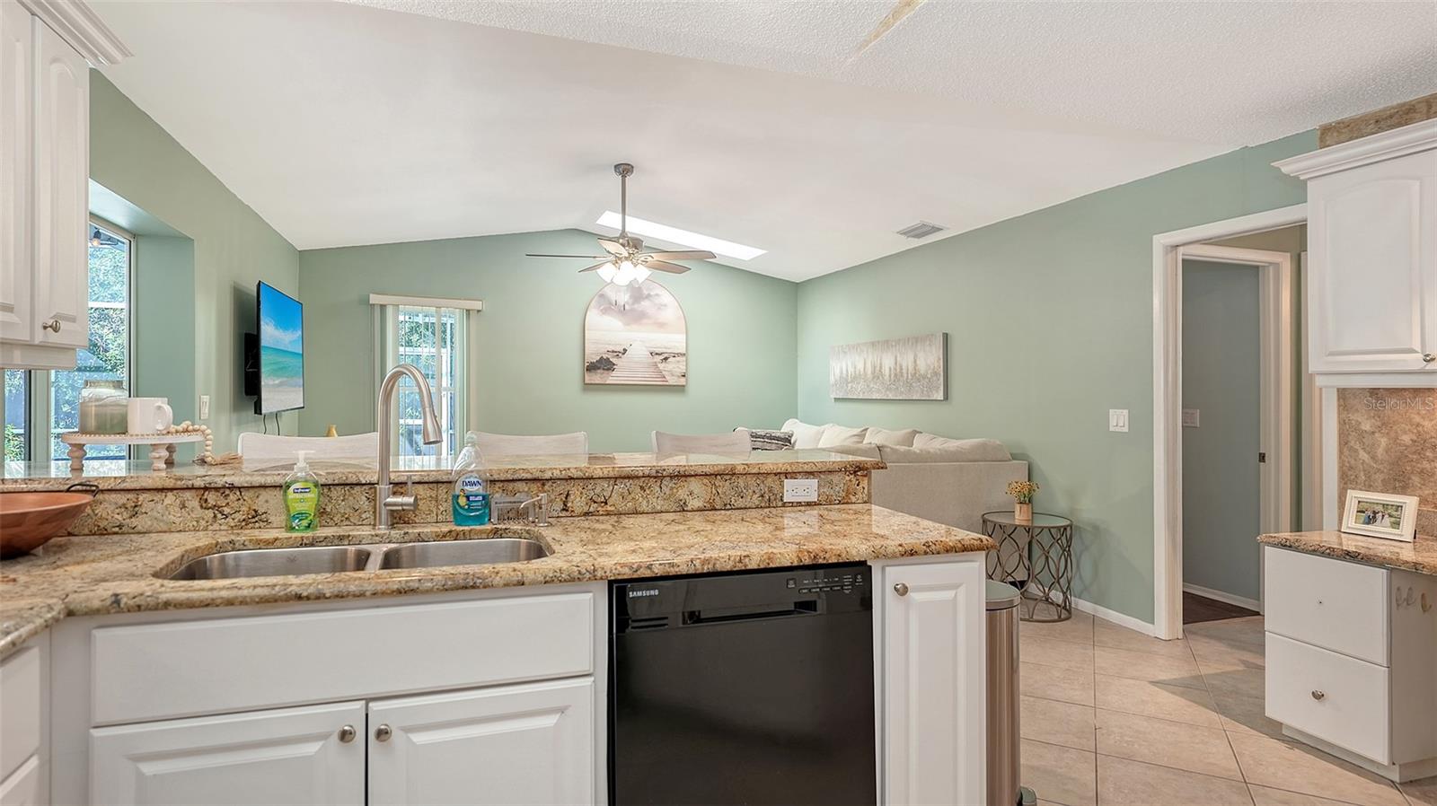 COLONIAL OAKS - Residential Lease
