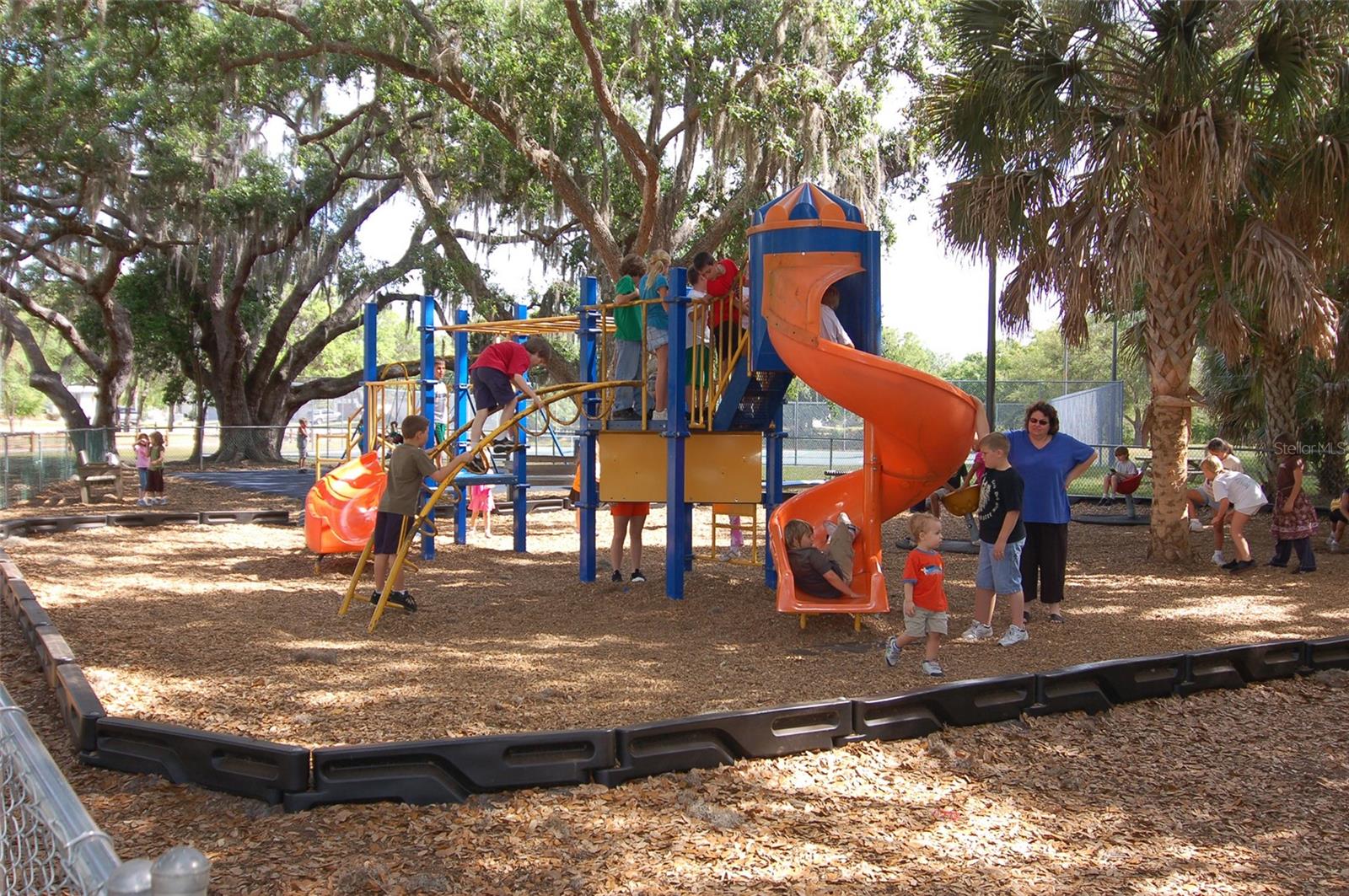 COLONIAL OAKS - Residential Lease