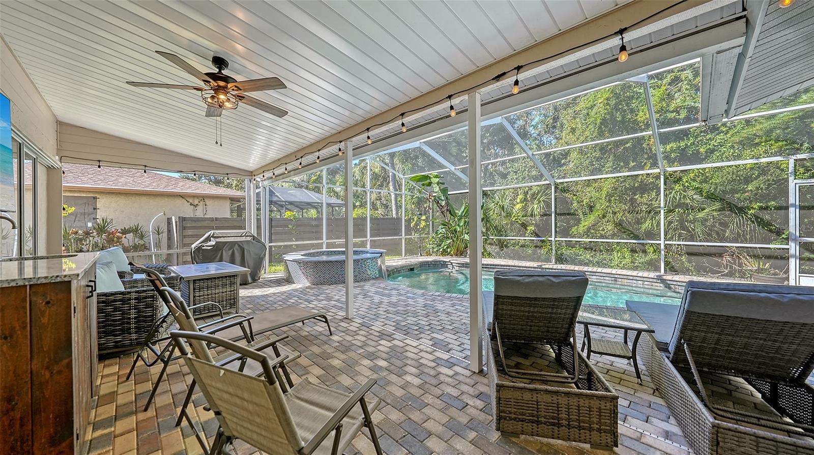 COLONIAL OAKS - Residential Lease