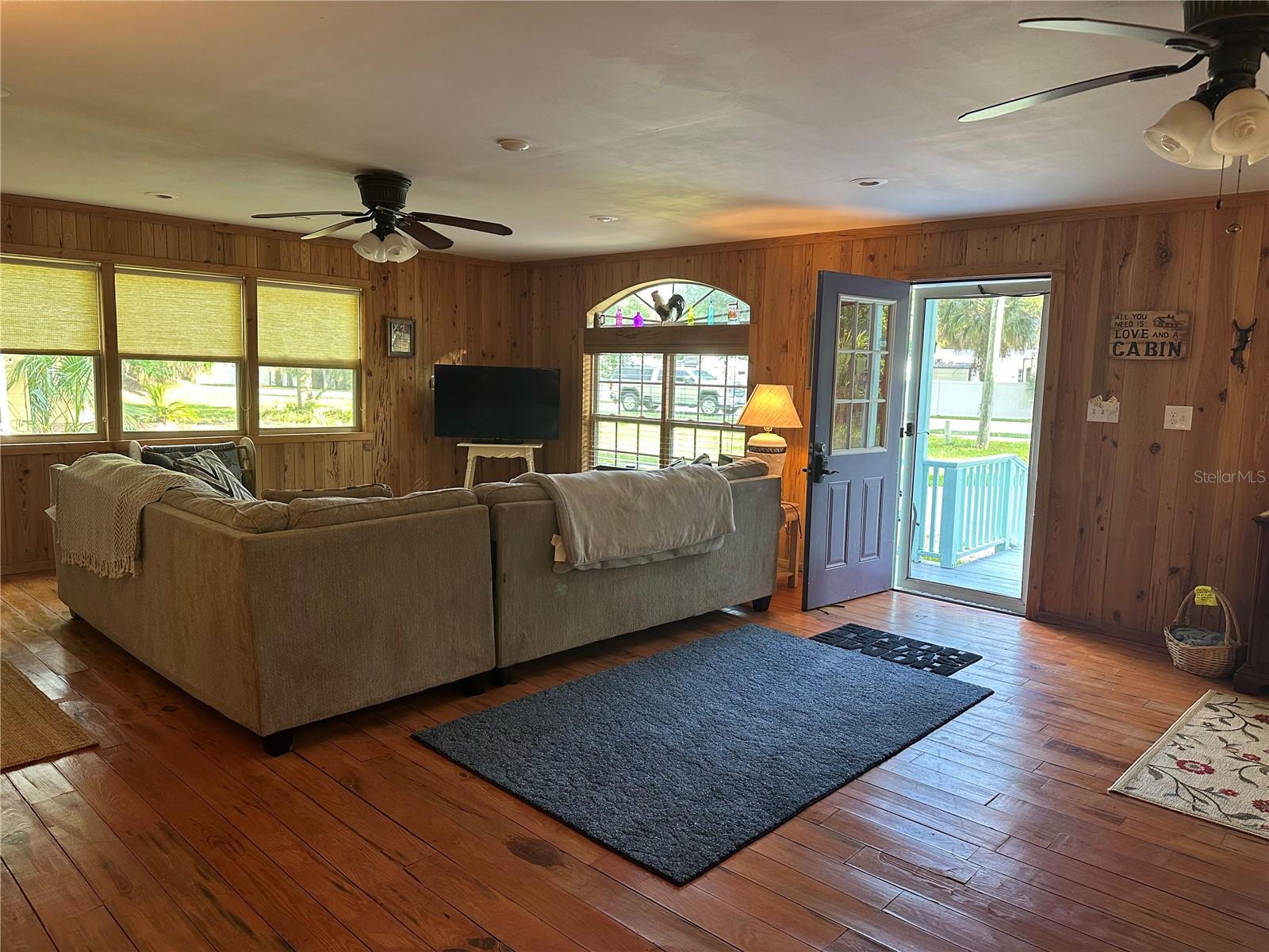 BLUE SPGS PARK HADLEYS HIDEAWAY HOMOSASSA - Residential Income