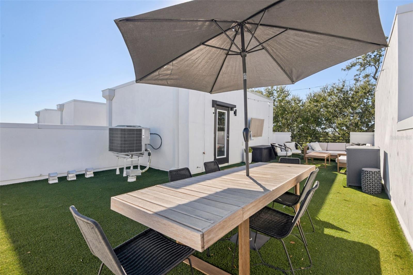 SHORE HOUSE TWNHMS UN 12 - Residential