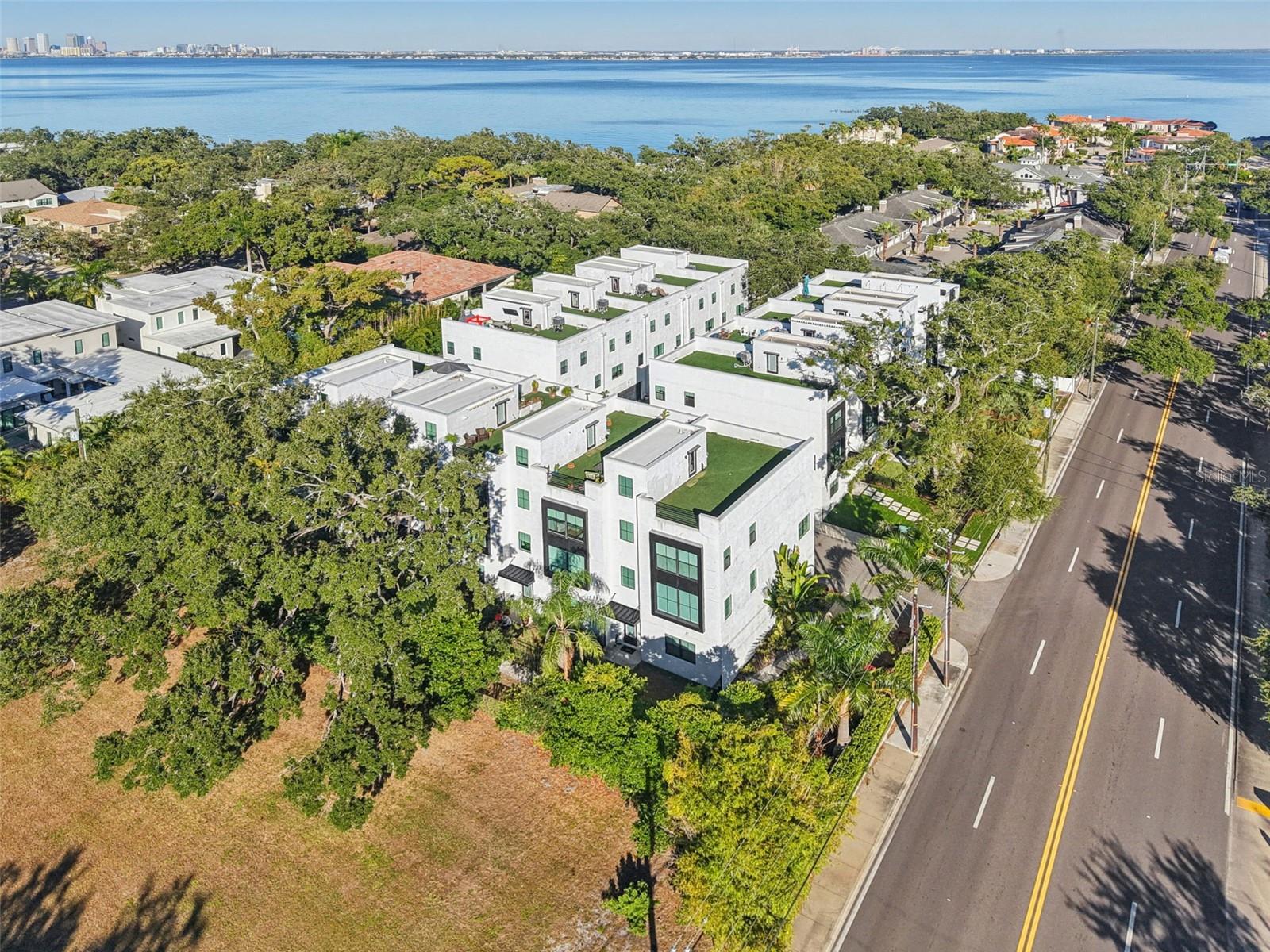 SHORE HOUSE TWNHMS UN 12 - Residential