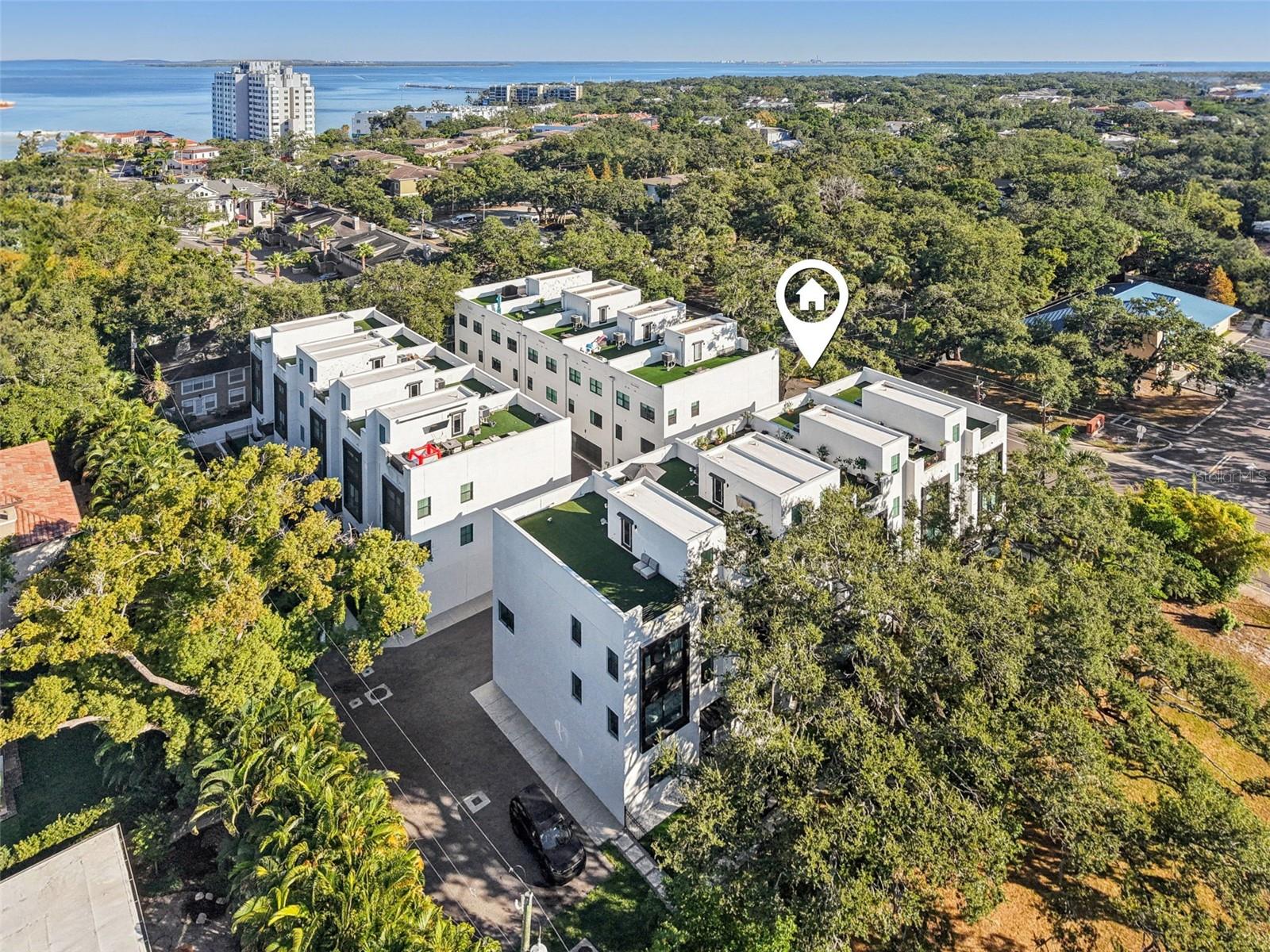 SHORE HOUSE TWNHMS UN 12 - Residential