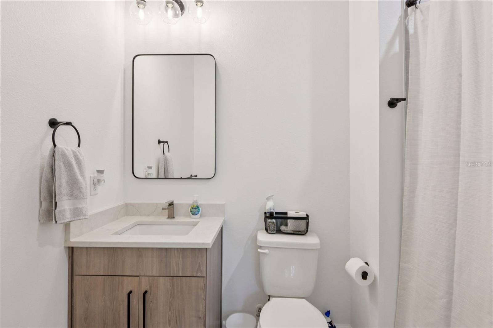 SHORE HOUSE TWNHMS UN 12 - Residential