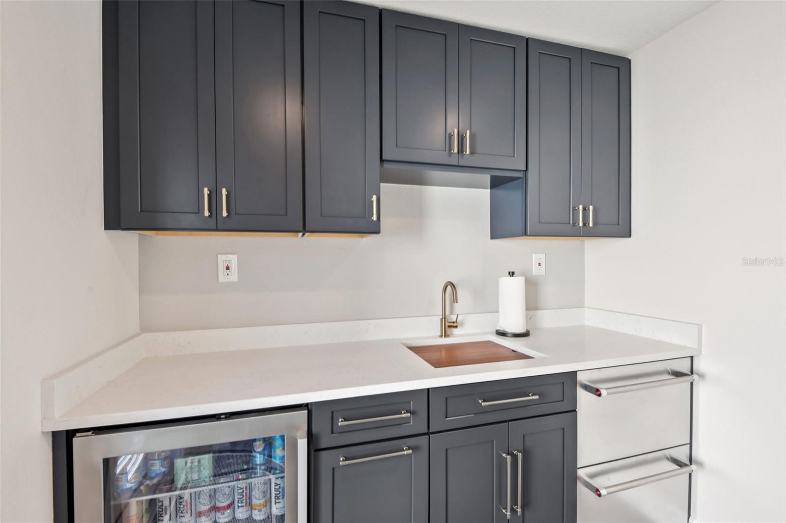 SHORE HOUSE TWNHMS UN 12 - Residential