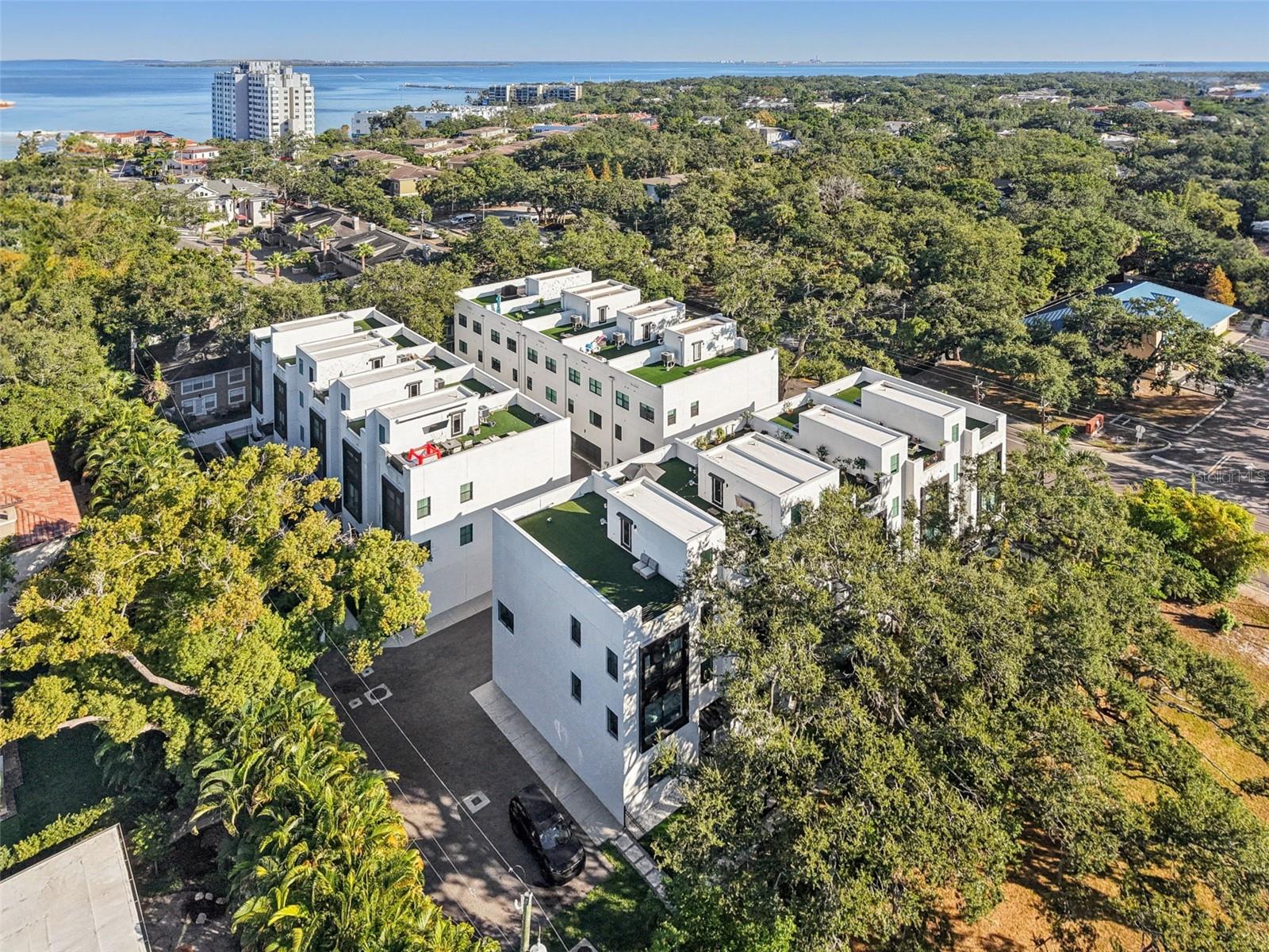 SHORE HOUSE TWNHMS UN 12 - Residential