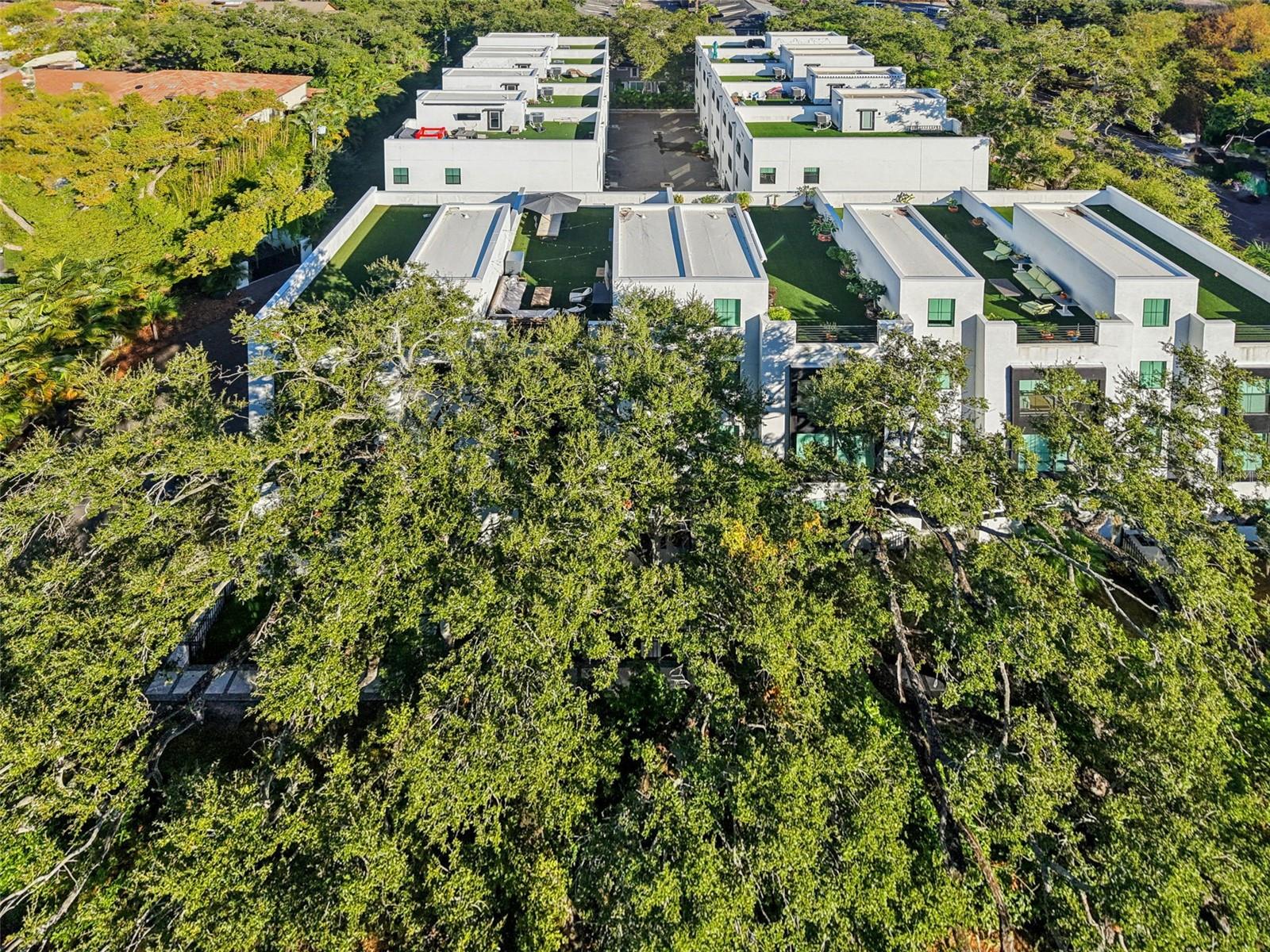 SHORE HOUSE TWNHMS UN 12 - Residential