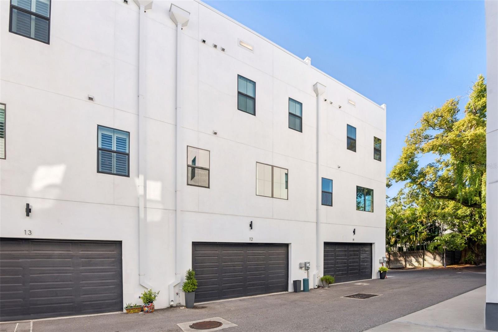 SHORE HOUSE TWNHMS UN 12 - Residential