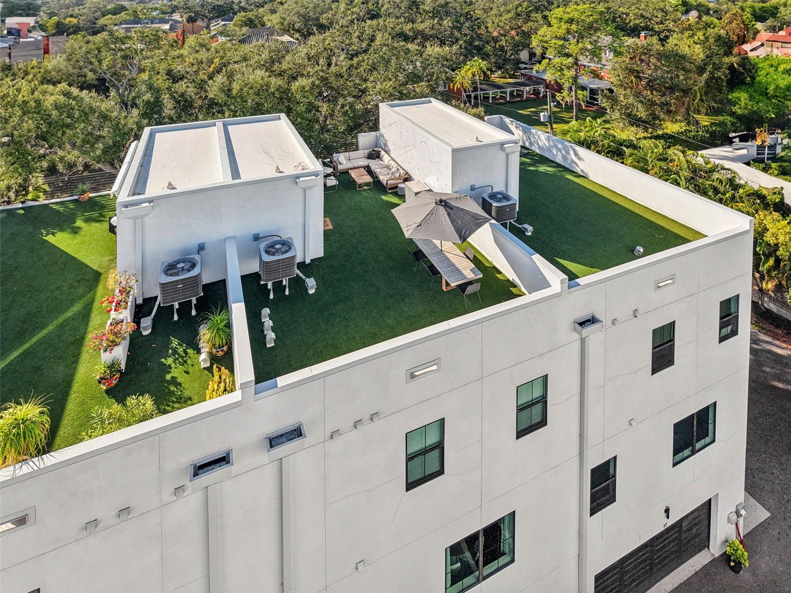 SHORE HOUSE TWNHMS UN 12 - Residential