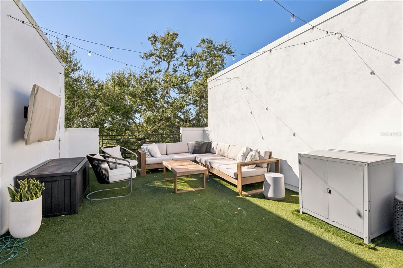 SHORE HOUSE TWNHMS UN 12 - Residential