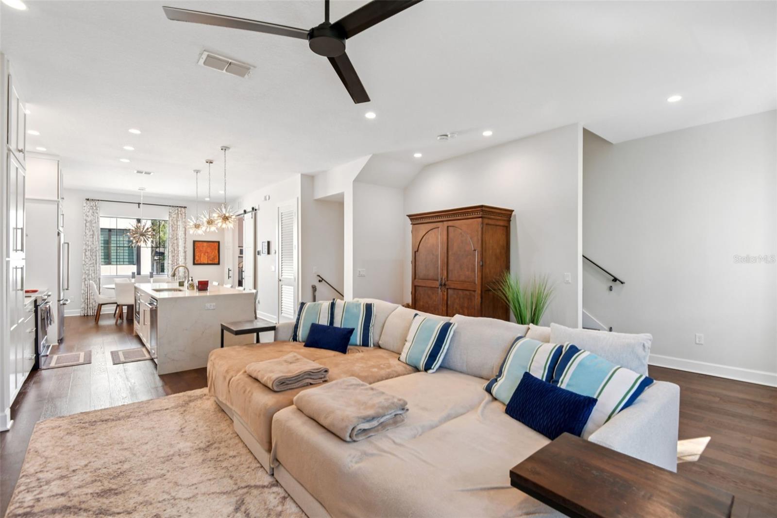 SHORE HOUSE TWNHMS UN 12 - Residential