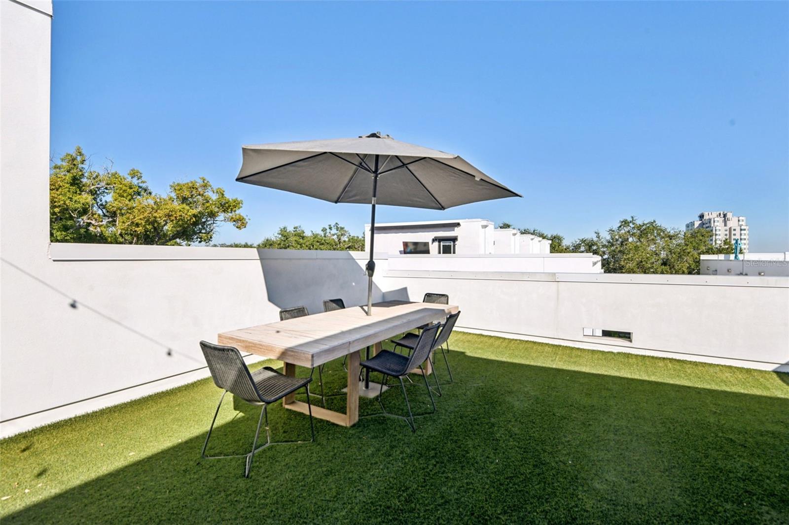 SHORE HOUSE TWNHMS UN 12 - Residential