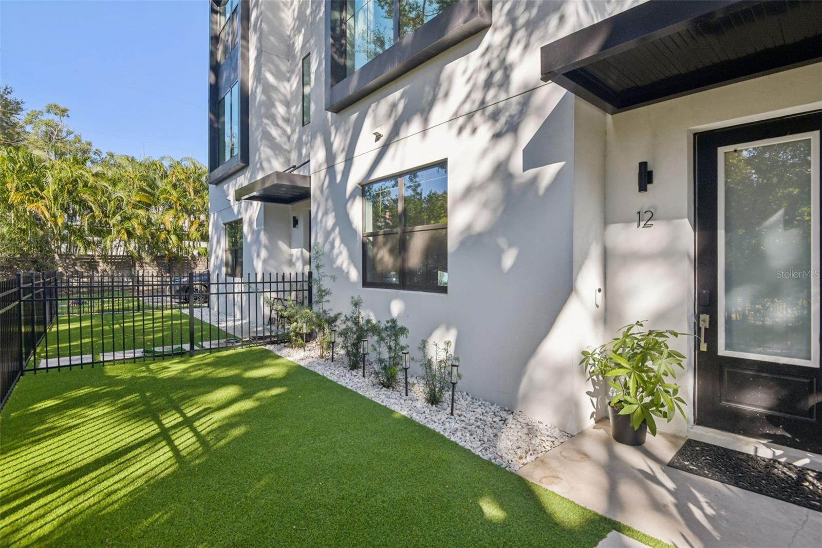 SHORE HOUSE TWNHMS UN 12 - Residential