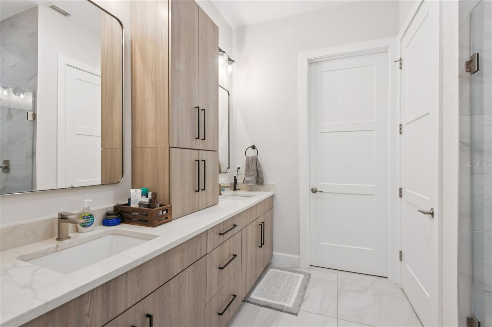 SHORE HOUSE TWNHMS UN 12 - Residential