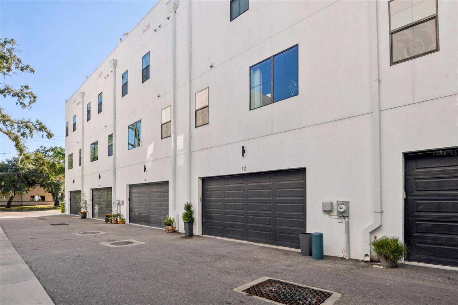 SHORE HOUSE TWNHMS UN 12 - Residential