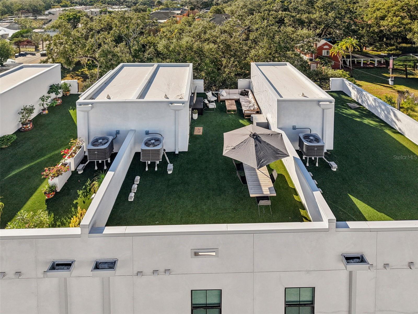 SHORE HOUSE TWNHMS UN 12 - Residential