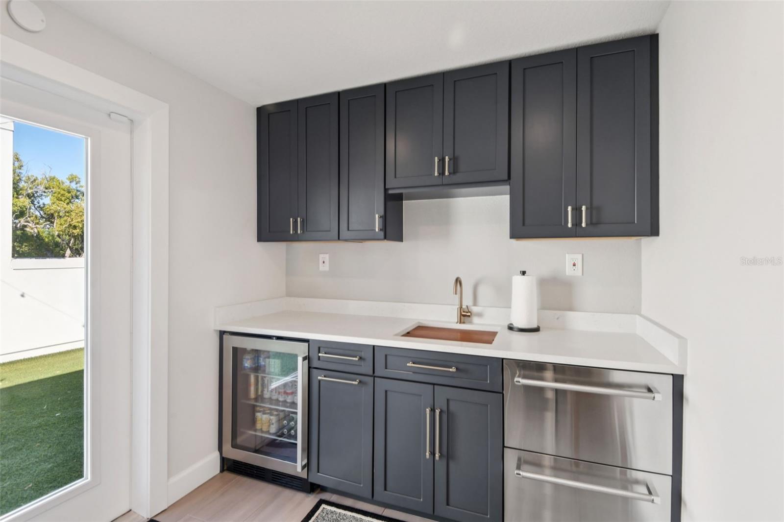 SHORE HOUSE TWNHMS UN 12 - Residential