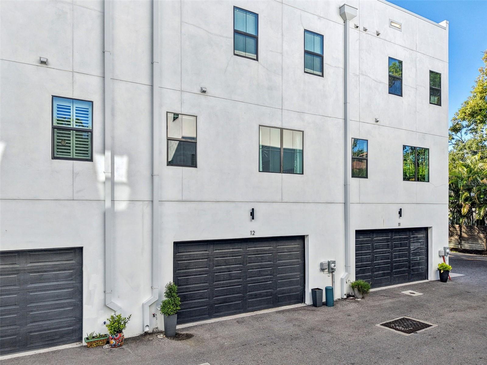 SHORE HOUSE TWNHMS UN 12 - Residential