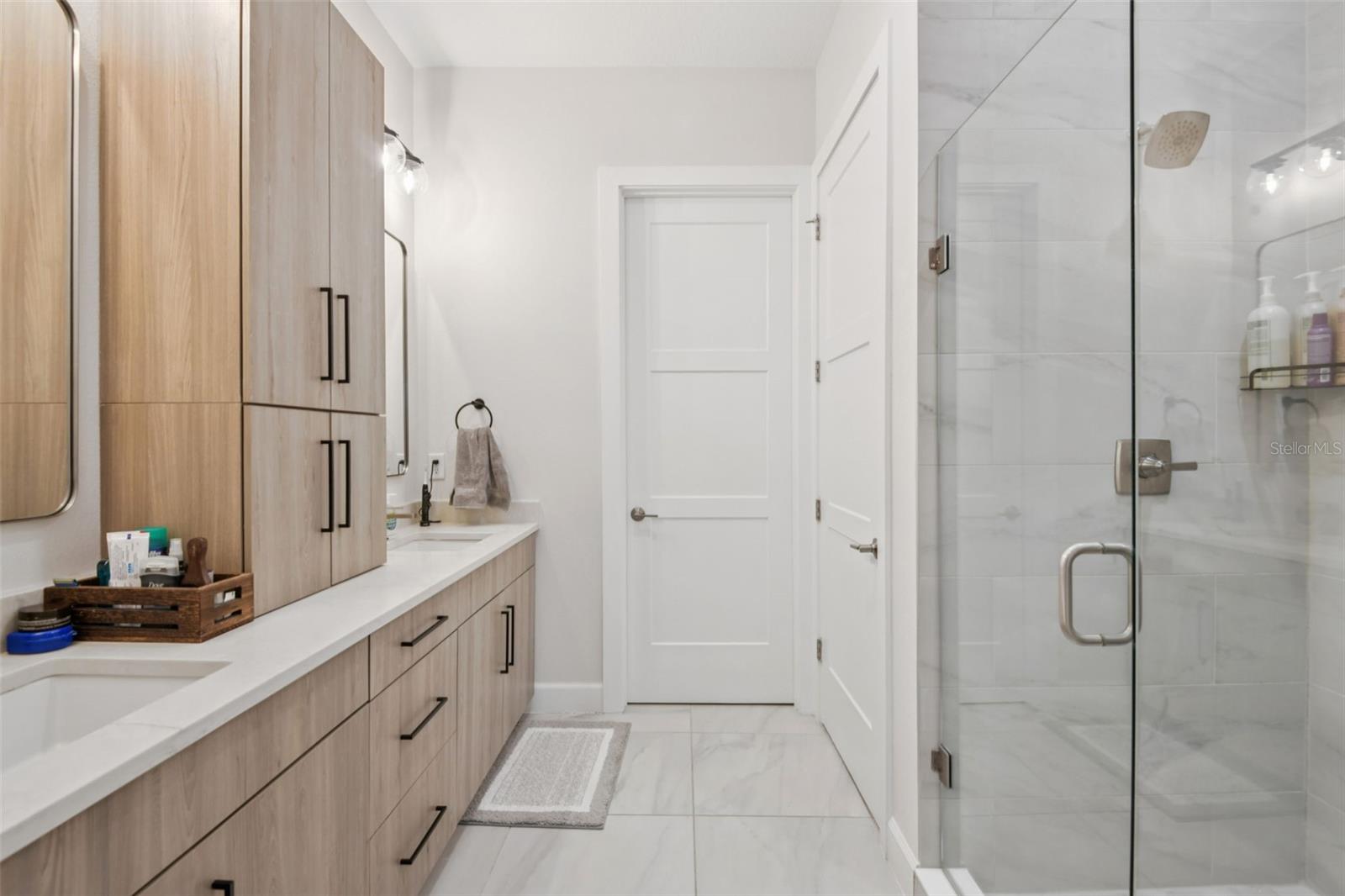 SHORE HOUSE TWNHMS UN 12 - Residential