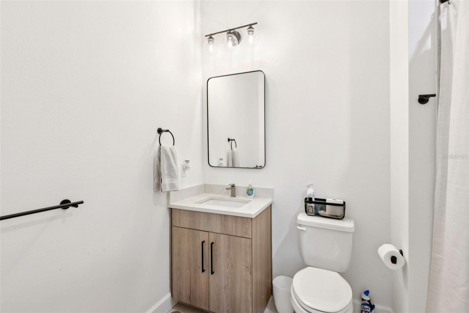 SHORE HOUSE TWNHMS UN 12 - Residential