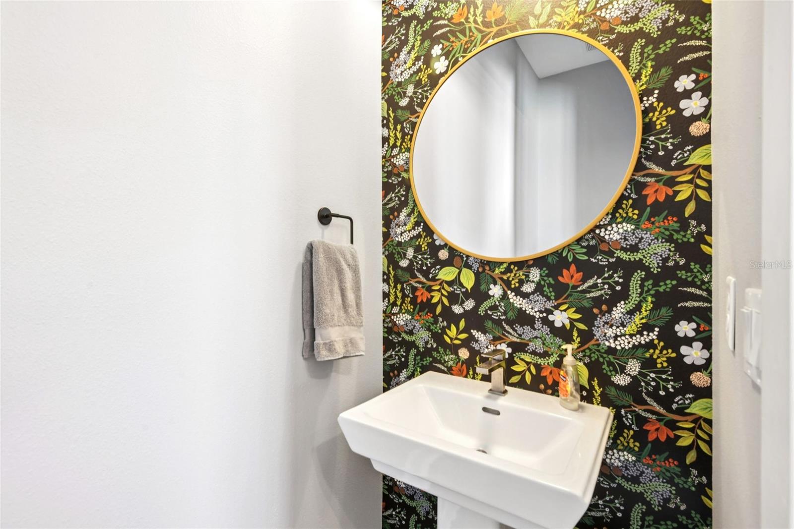 SHORE HOUSE TWNHMS UN 12 - Residential