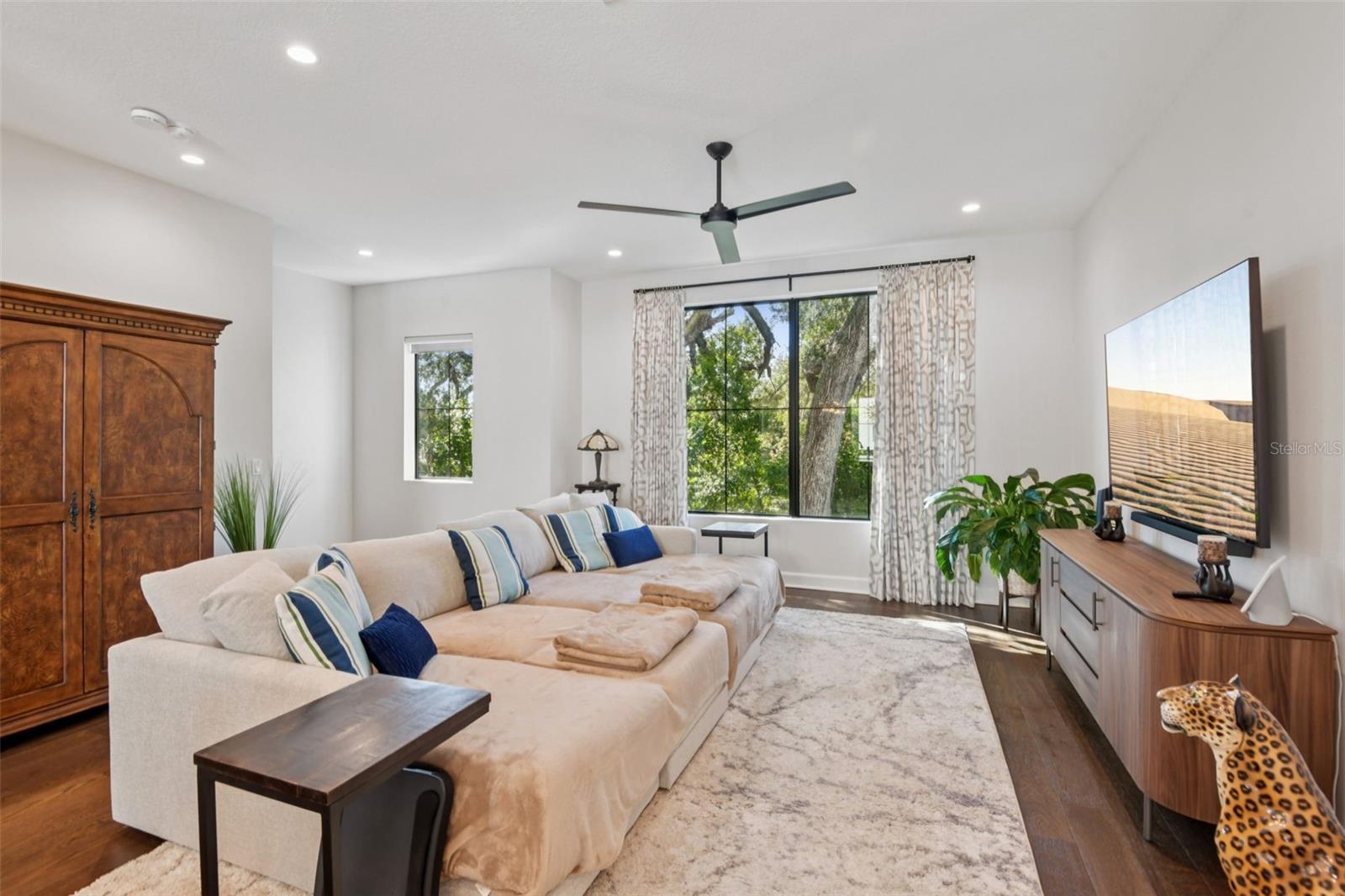 SHORE HOUSE TWNHMS UN 12 - Residential