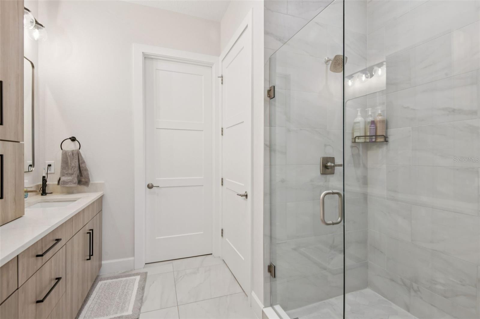 SHORE HOUSE TWNHMS UN 12 - Residential