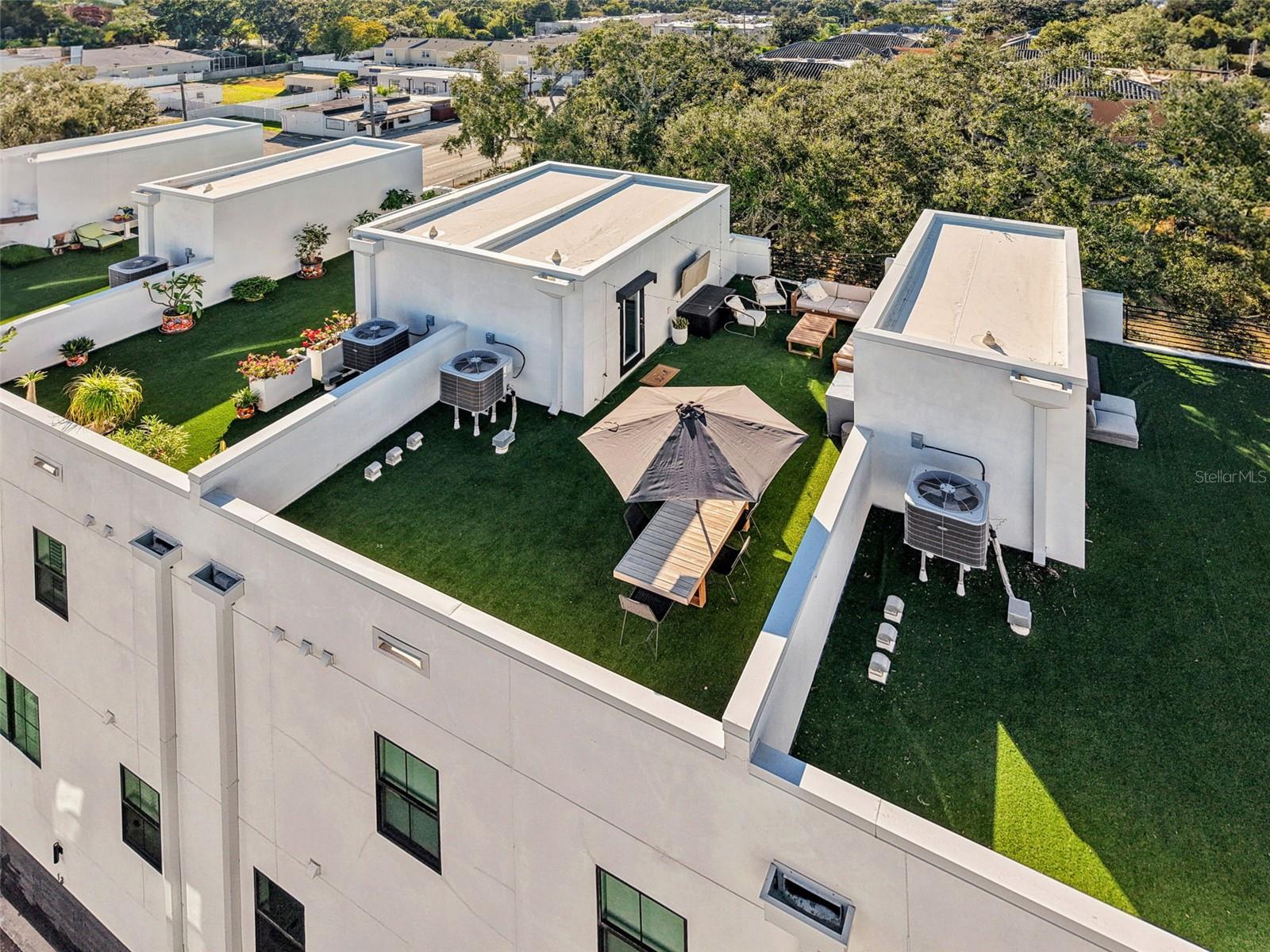 SHORE HOUSE TWNHMS UN 12 - Residential