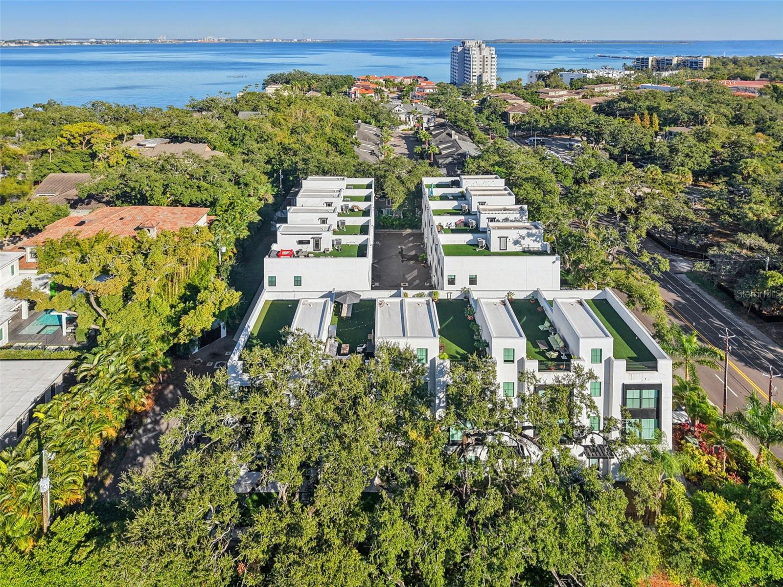 SHORE HOUSE TWNHMS UN 12 - Residential