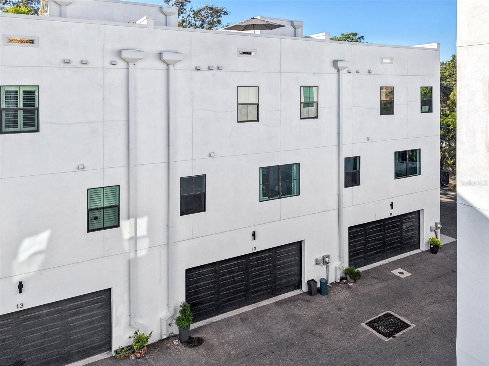 SHORE HOUSE TWNHMS UN 12 - Residential