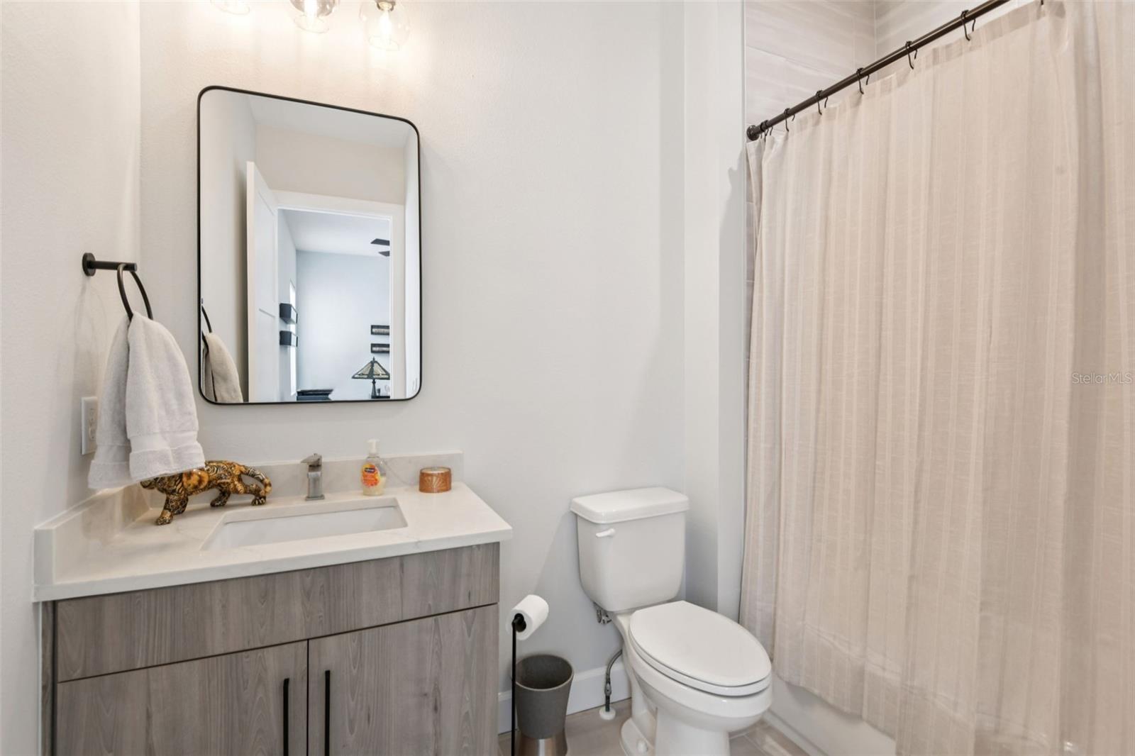 SHORE HOUSE TWNHMS UN 12 - Residential