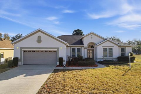Photo of 188 W Romany Loop, Beverly Hills, FL 34465 (MLS # TB8485509)
