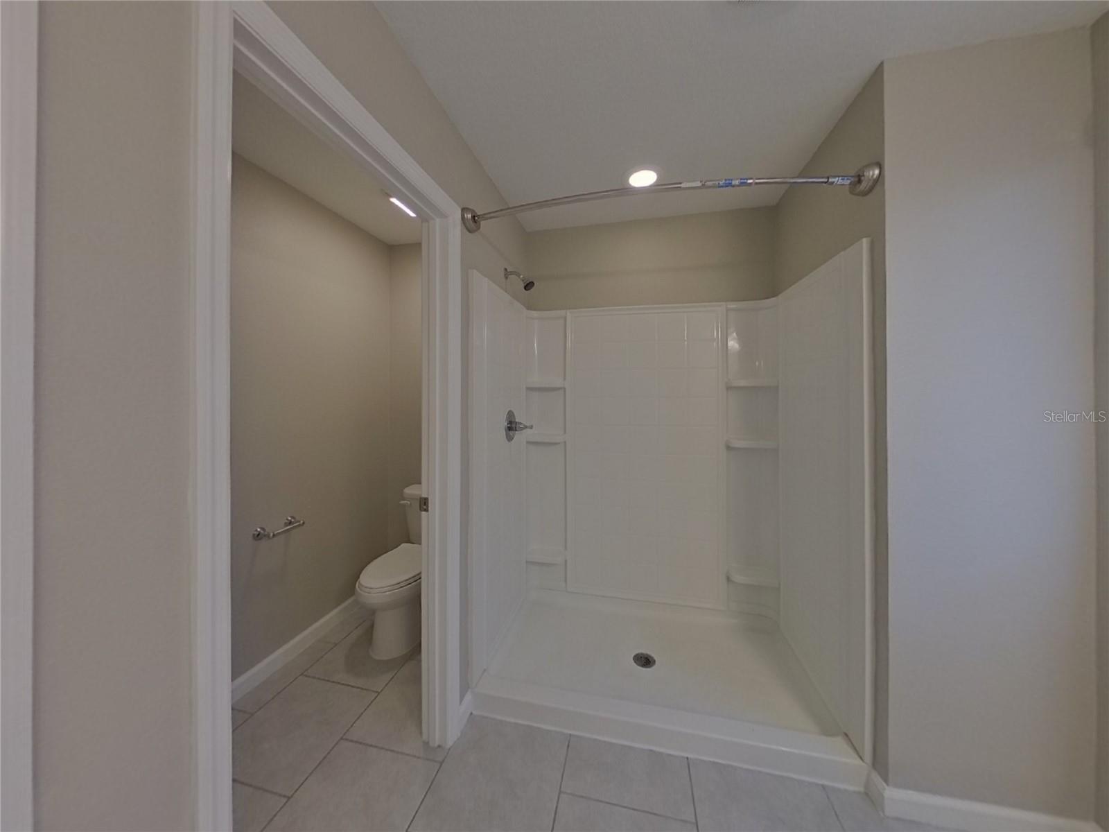 GROVELAND PRESERVE AT SUNRISE PH 01 - Residential Lease