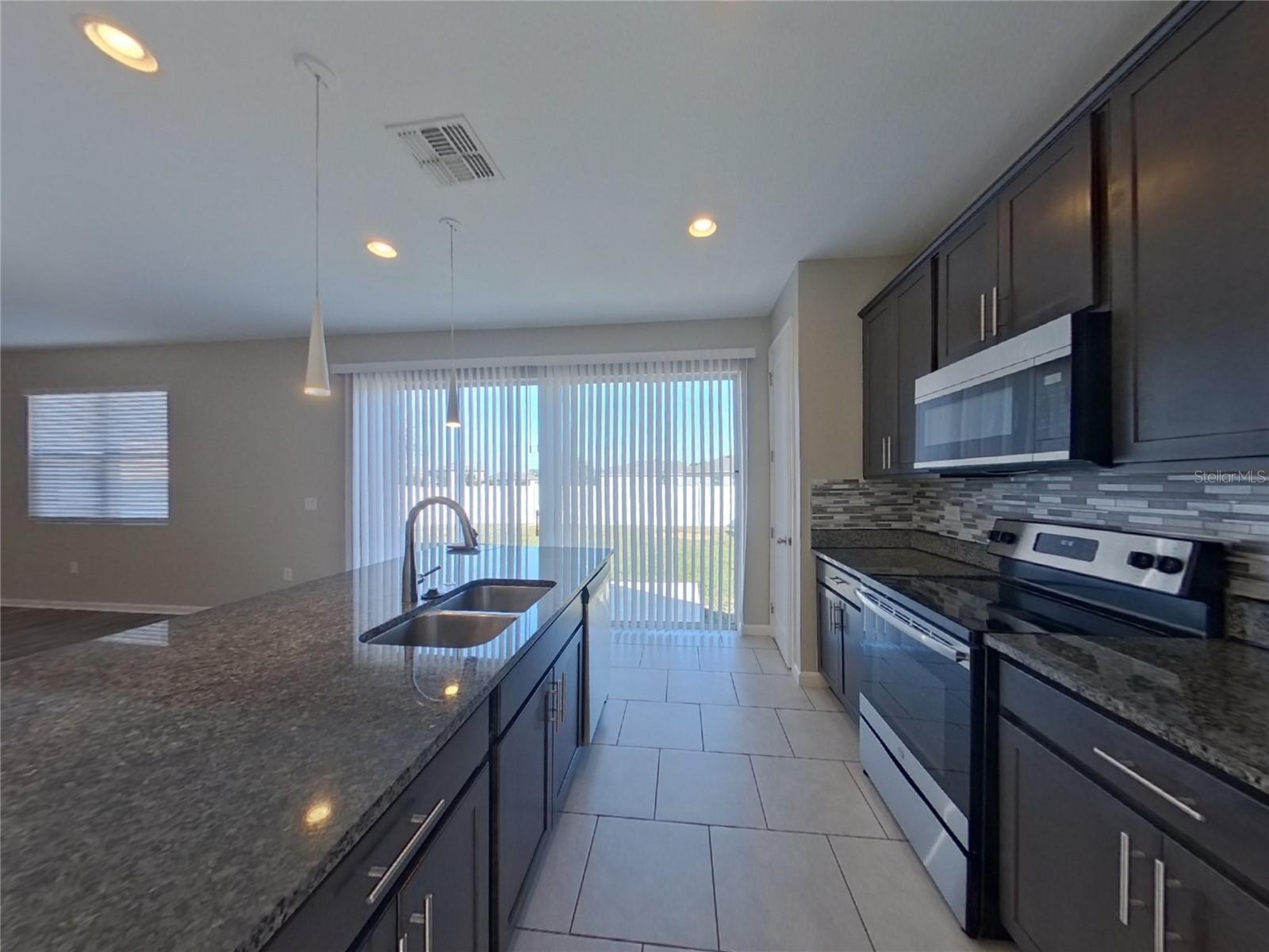 GROVELAND PRESERVE AT SUNRISE PH 01 - Residential Lease