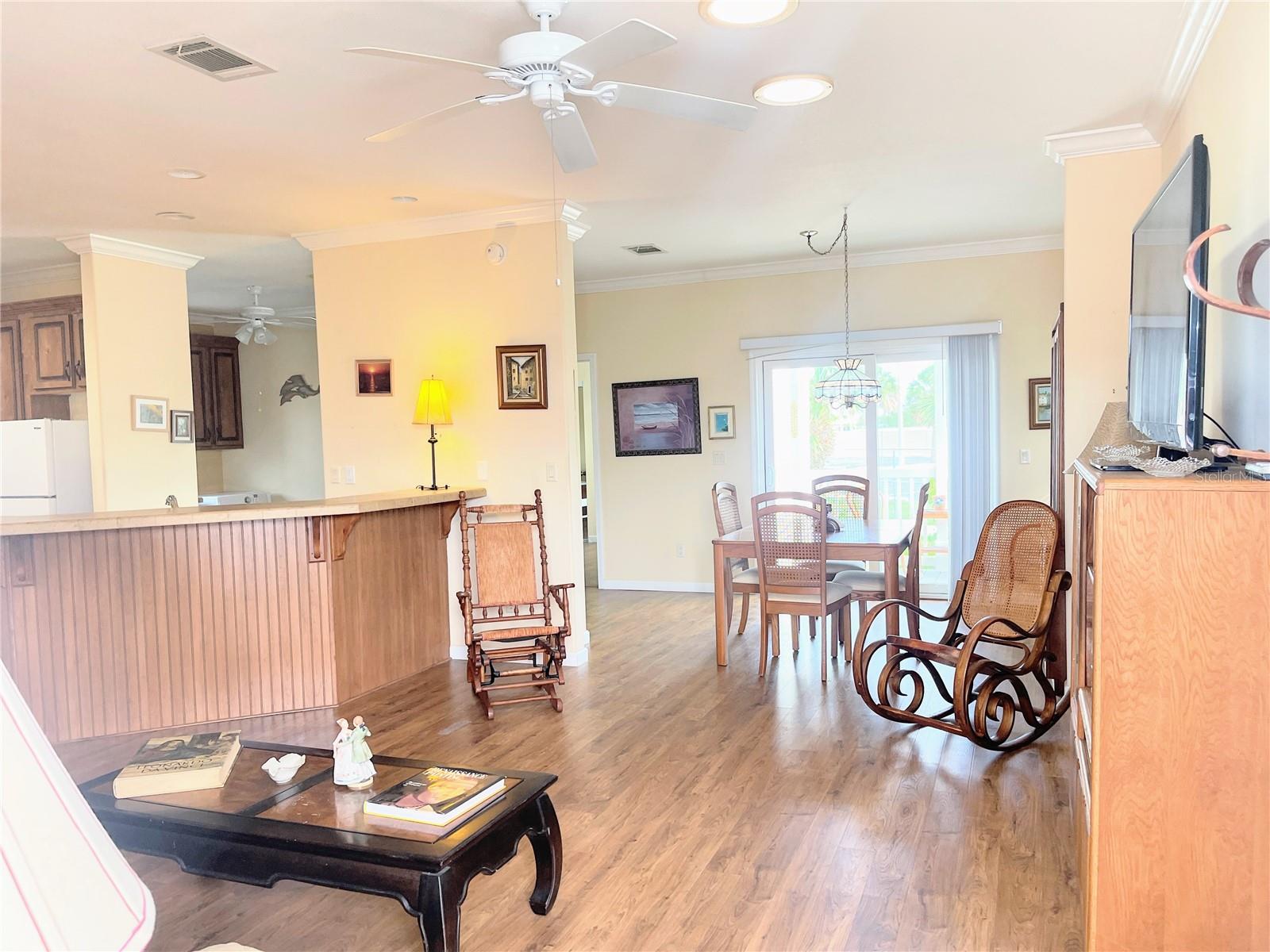 COUNTRY CLUB ESTATES - Residential