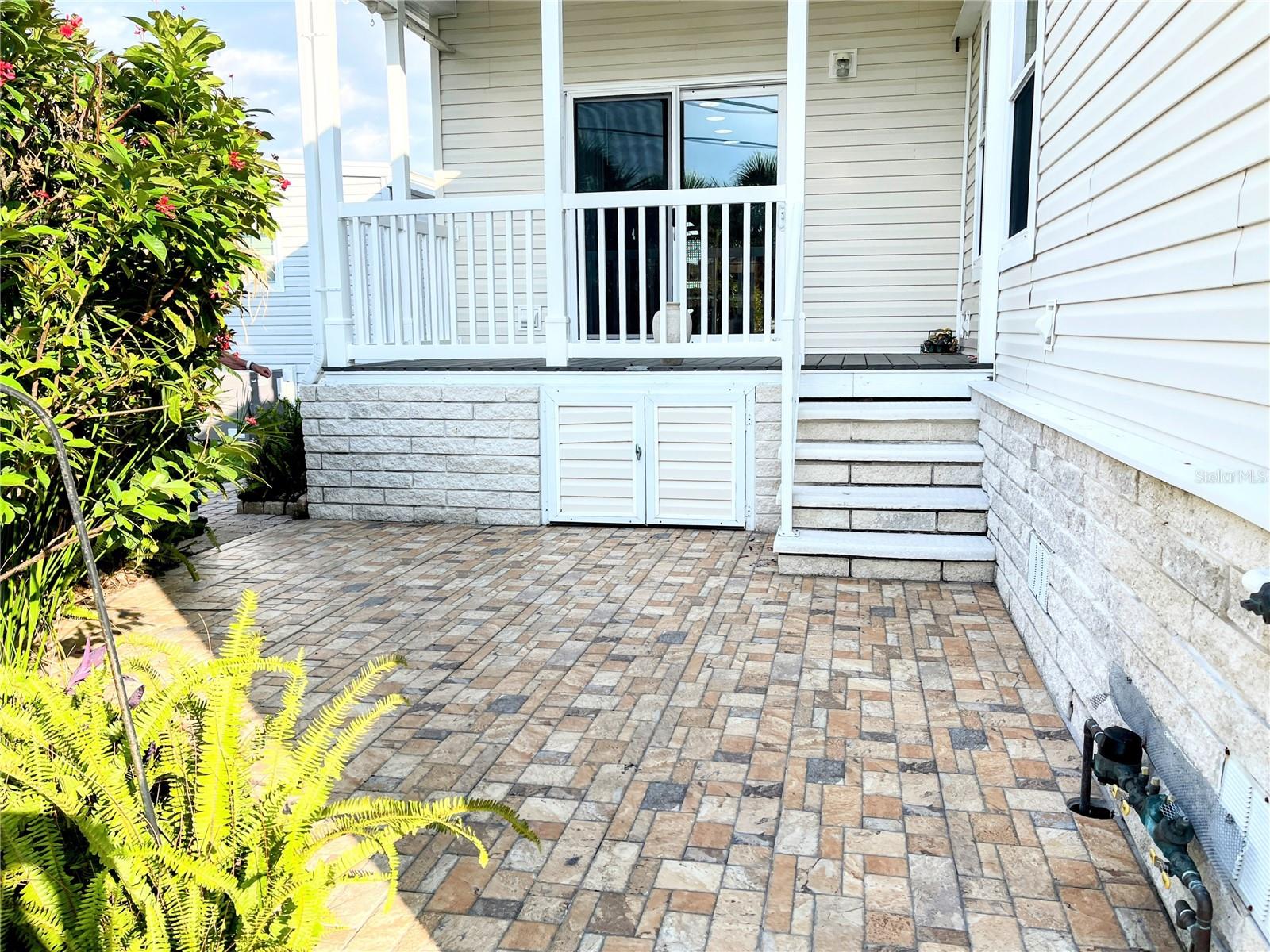 COUNTRY CLUB ESTATES - Residential