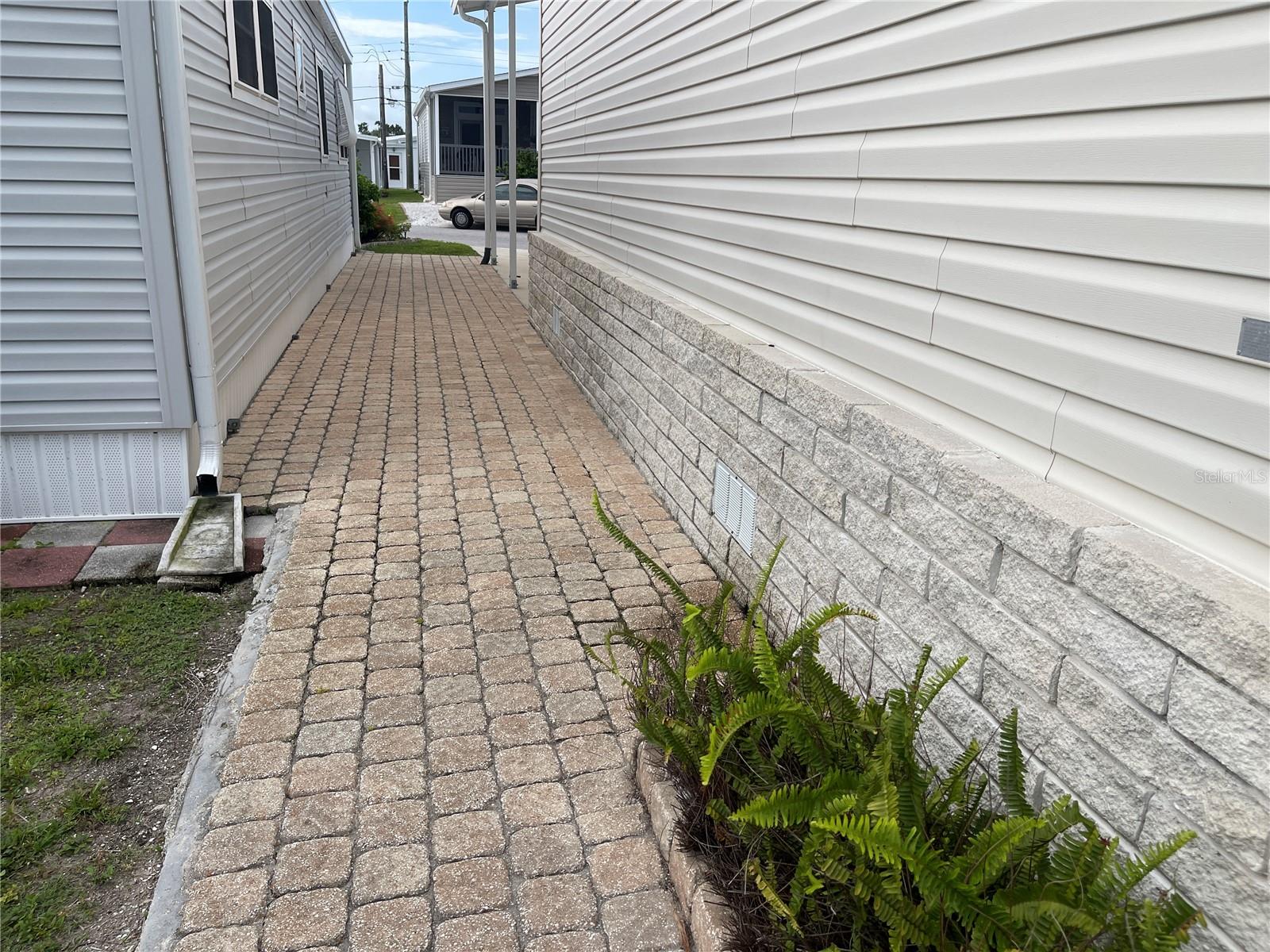 COUNTRY CLUB ESTATES - Residential