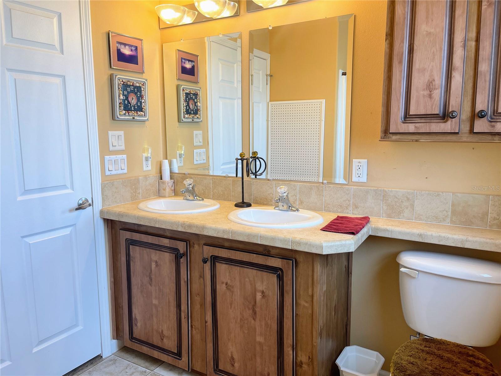 COUNTRY CLUB ESTATES - Residential