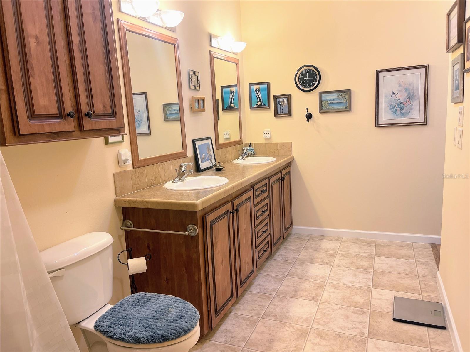 COUNTRY CLUB ESTATES - Residential