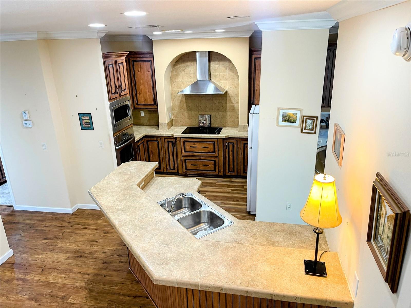 COUNTRY CLUB ESTATES - Residential