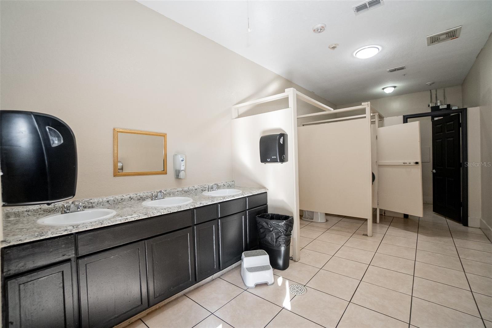 ACREAGE & UNREC - Commercial Sale